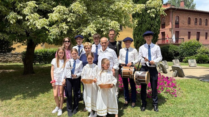 Agirre-Urzelai familiako kideek Corpusaren tradiziotik edan dute