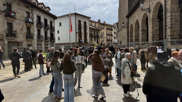 Abere feriarekin eta ekoizleen azokarekin ospatu dute San Isidro Eguna Antzuolan