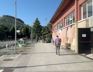 Kiroldegia handitzeko aurreproiektuak egungo eraikinaren ondoan beste bat eraikitzea aurreikusten du