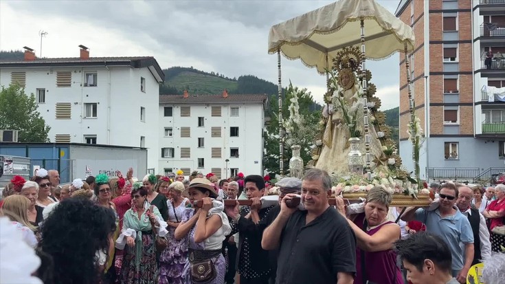 Errozioko erromeriak Arruena parkea kolorez bete du