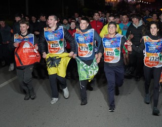 Aretxabaletako kaleak jendez bete dira lekukoaren atzetik