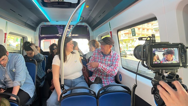 Izena ematea eta txapa, ezinbestekoak ariketa sozialean parte hartzeko