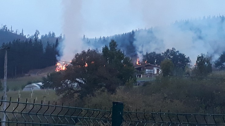 Kontrolatutako sute txiki batzuk egin dituzte Oñatiko Olabarrieta auzoan