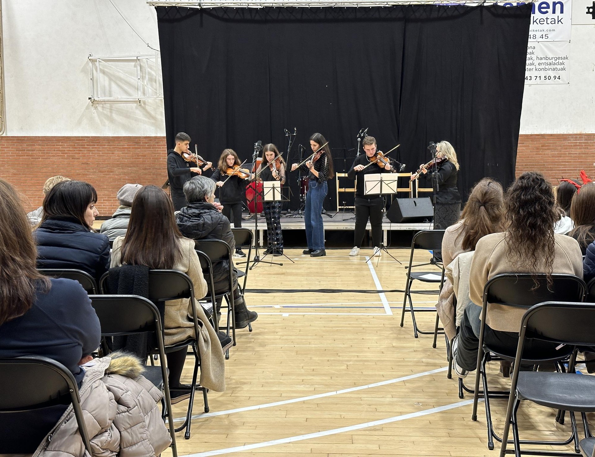 Lapurretaren ondoren, musika eskolak laguntza eskatu du