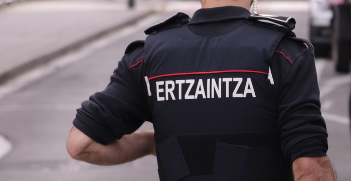 Hiru pertsona atxilotu dituzte Bergaran, gizon bat atxikita edukitzea egotzita