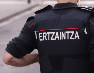 Hiru pertsona atxilotu dituzte Bergaran, gizon bat atxikita edukitzea egotzita