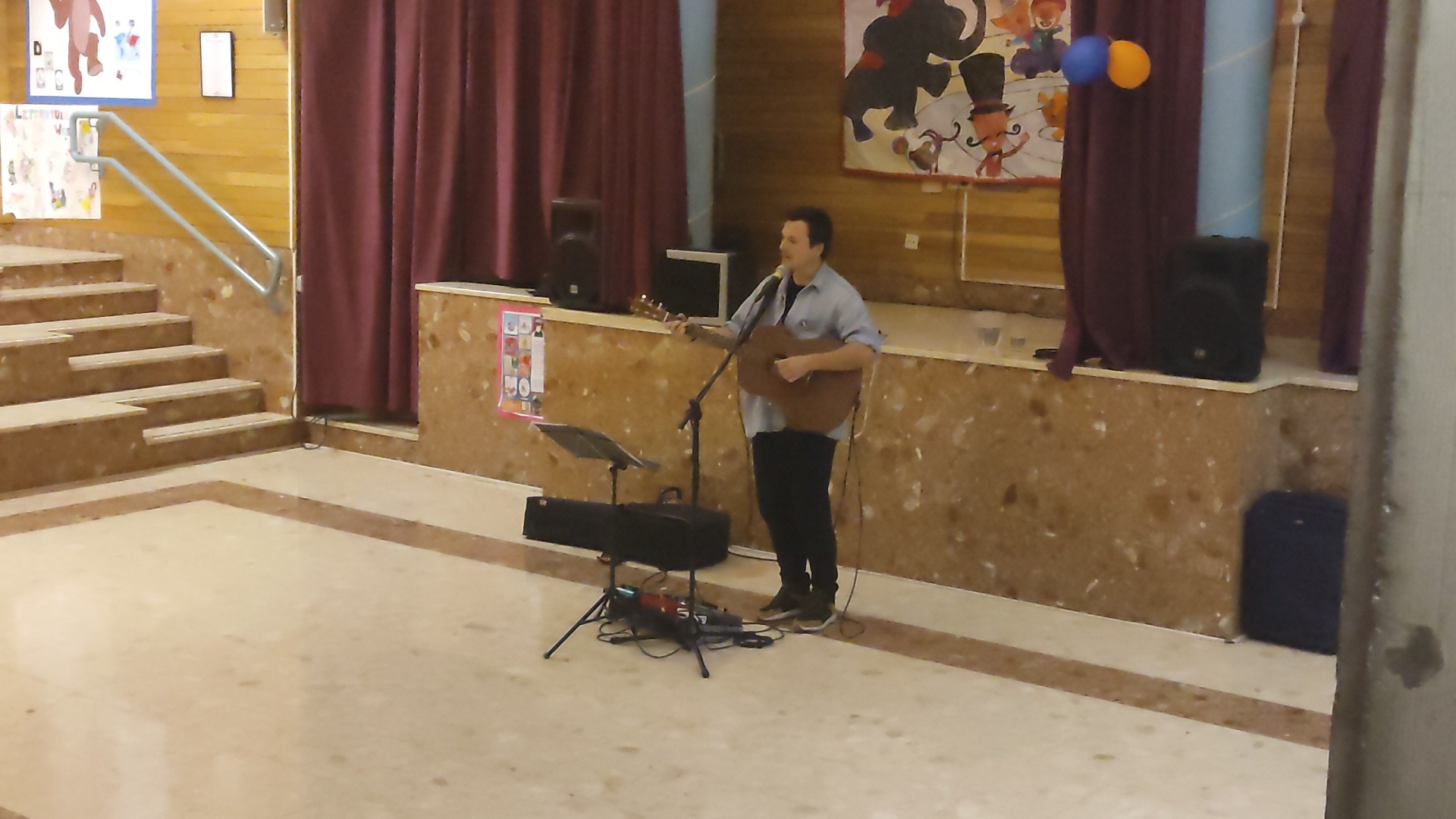 Euskal kontzientzia eta sormenean oinarritutako hitzaldi musikatu freskoa