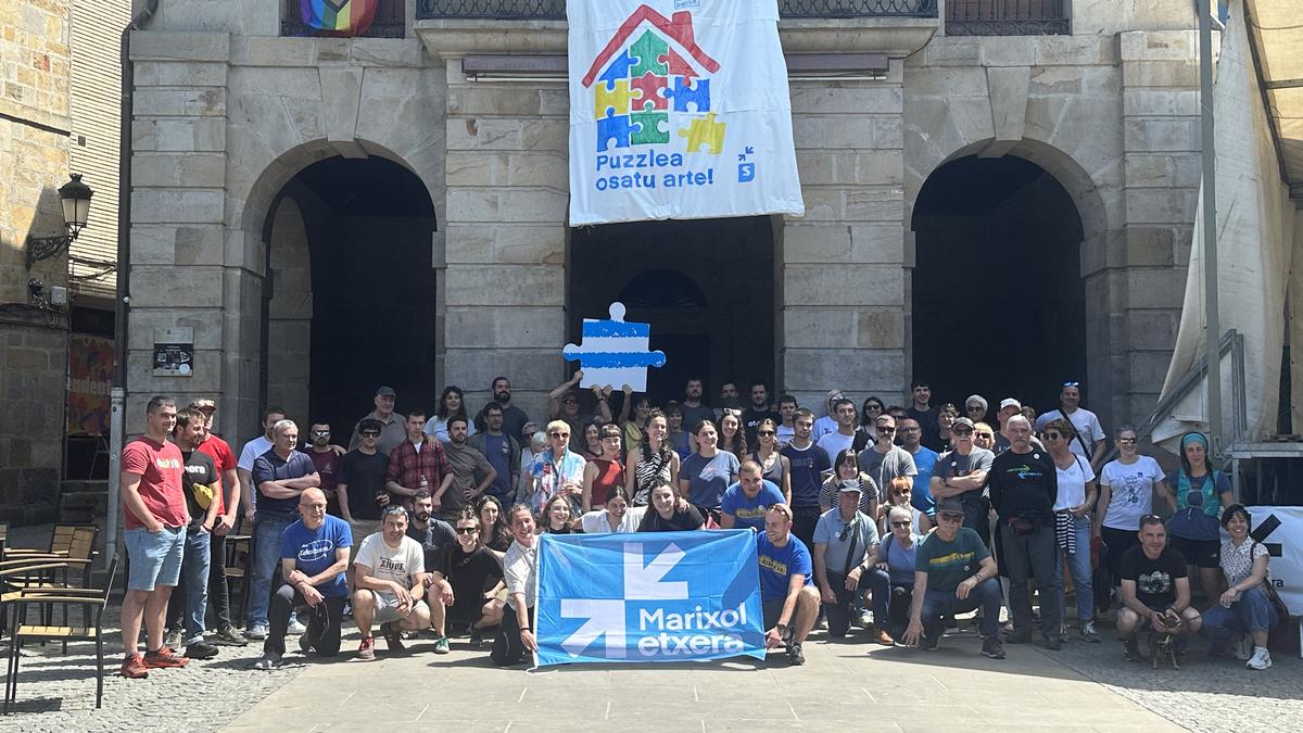 Eskoriatzan egin du 'Puzzlea osatu arte!' ekimenak 23. geldialdia