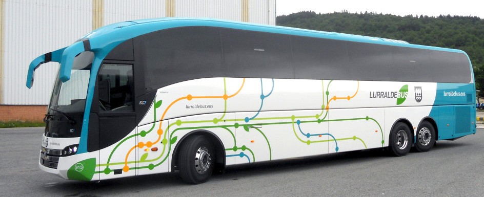 Arrasateko autobus gordelekuan lan-istripua gertatu dela salatu du LABek