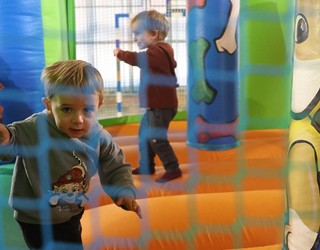 Puzgarriak eta beste, antzuolarren gozamenerako