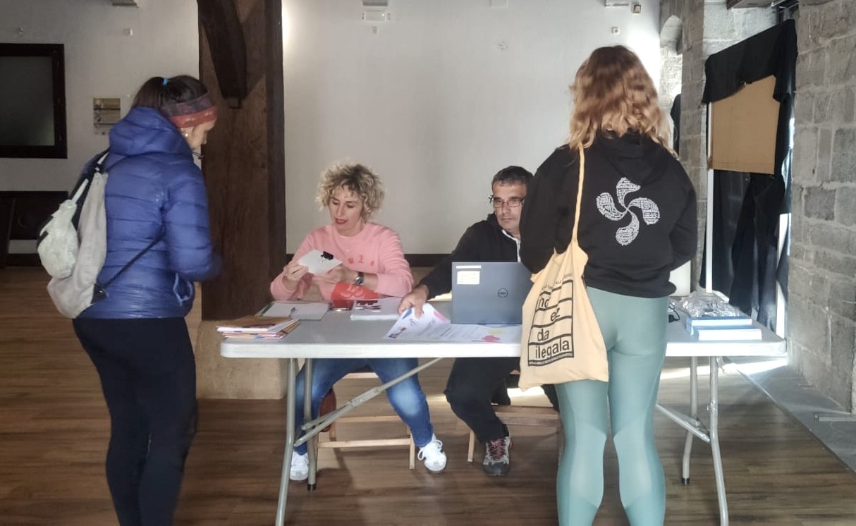Azken egunak bergararrentzat Euskaraldian izena eman eta txapa jaso dezaten