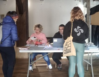 Azken egunak bergararrentzat Euskaraldian izena eman eta txapa jaso dezaten