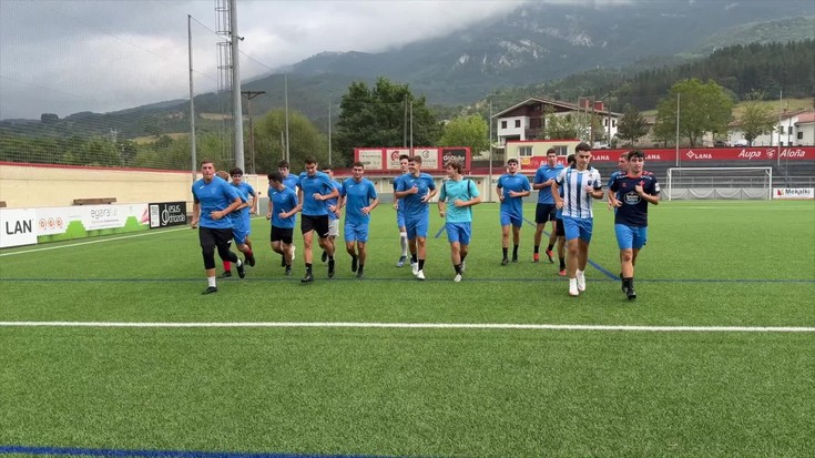 Denboraldi berria prestatzen dihardu Aloña Mendi futbol taldeak