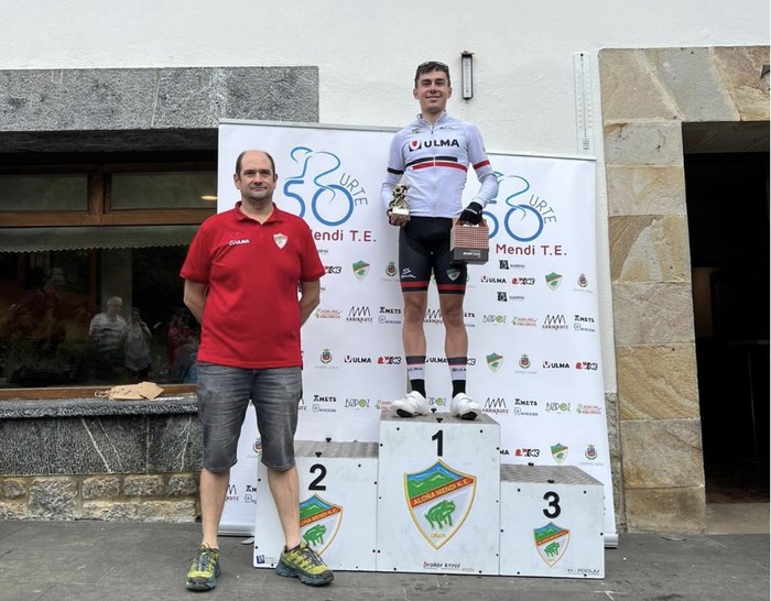 Mario Elizaburu, oñatiar onenaren sariarekin