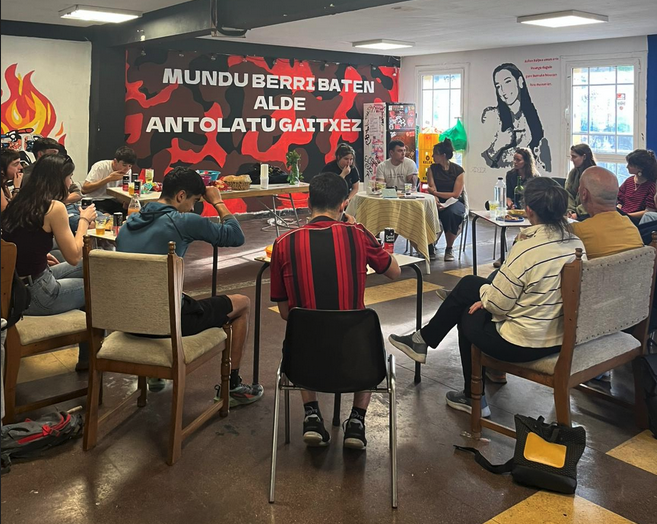 Pote-kafe filosofikoen topaketa mundiala