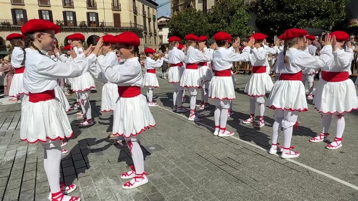Dantzariz beteko dira Oñatiko kaleak domekan