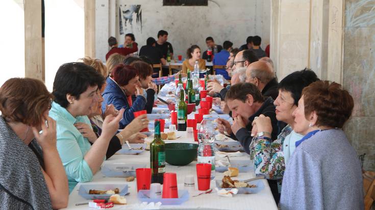 Festa giroan ospatu dute Euskeriaren Eguna Aretxabaletan