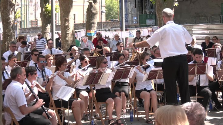 Bergarako Musika Bandak lepo bete du Espoloia