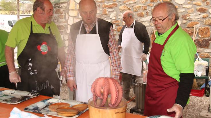 "Oso giro onean igaro dugu olagarro dastaketa, jende ugari bildu da eta guztia saldu dugu"