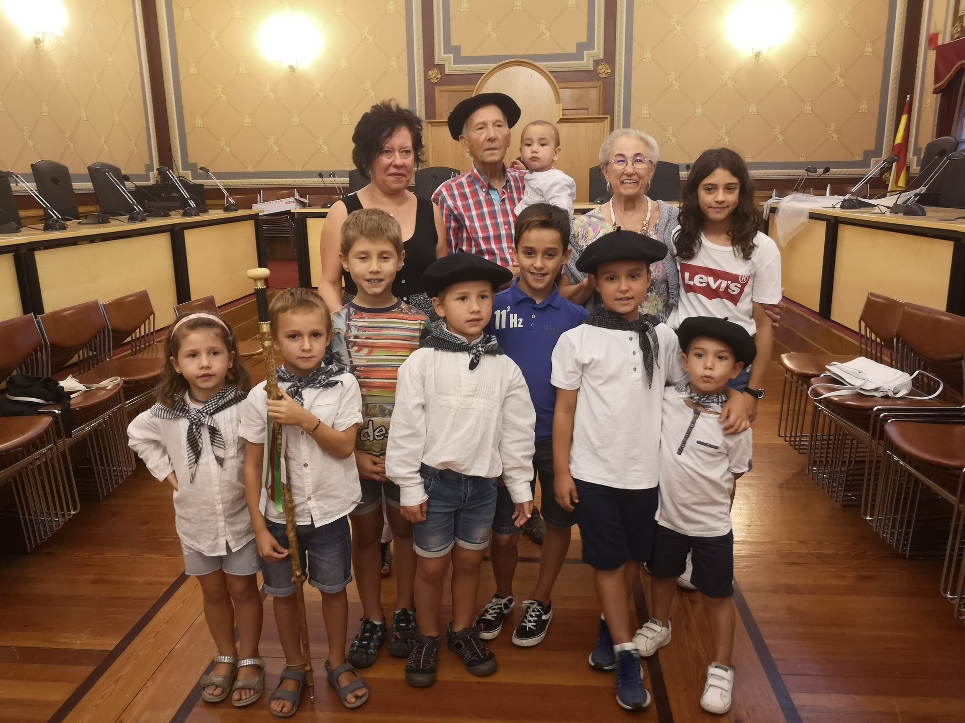 Haurren danborradak Pello Garitano omendu du