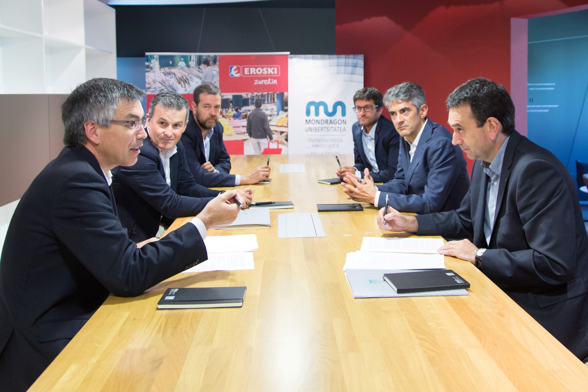 Eroski eta Mondragon Unibertsitatearen arteko lankidetza hitzarmena sinatu da