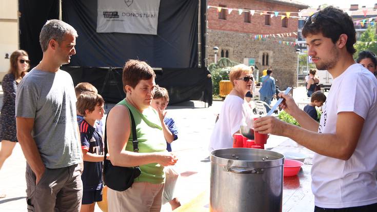 Atzeko Kaleko jaiek 90 urte bete dituztela ospatzeko, brindisa