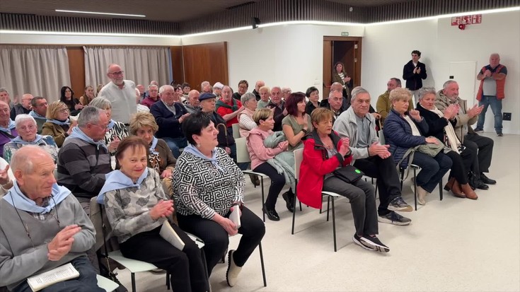 Aretxabaletako Basotxo erretiratuen elkarteak batzordekide ohiak omendu ditu