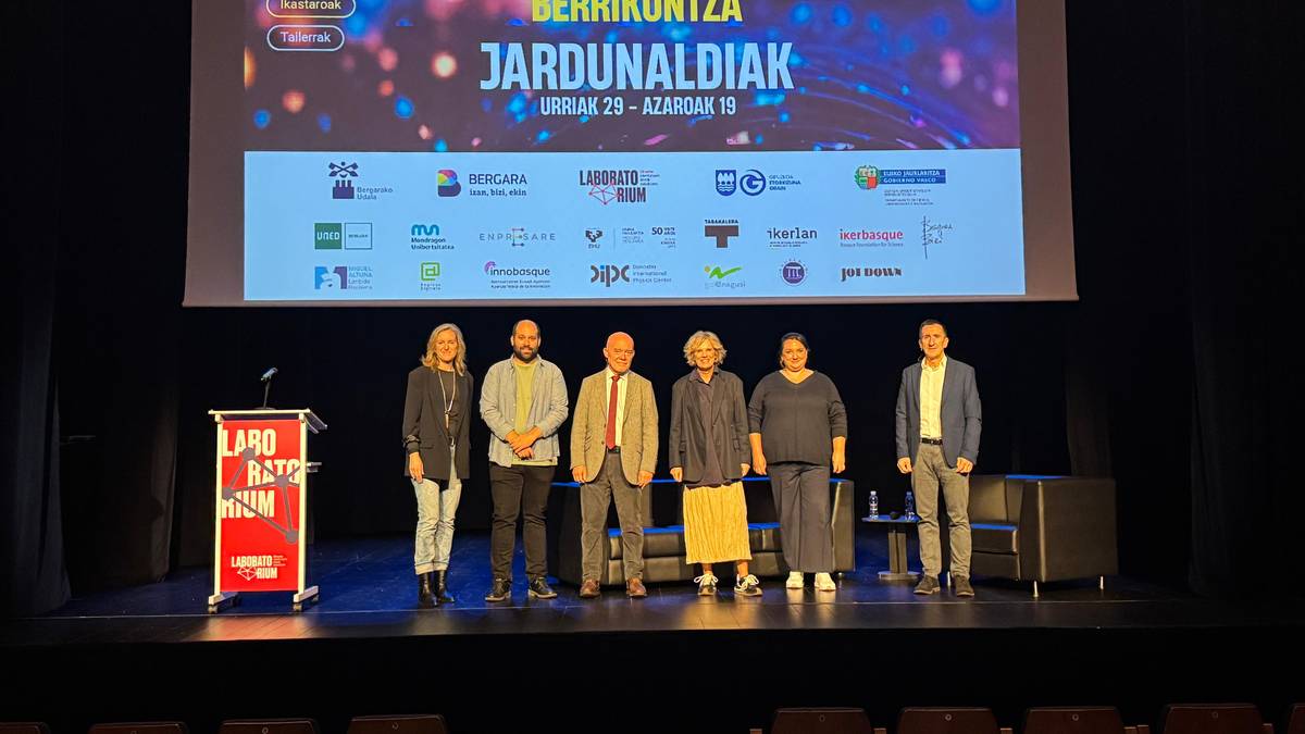 ZTB jardunaldien hamargarren edizioari eman diote hasiera, zientzia kuantikoa ardatz hartuta