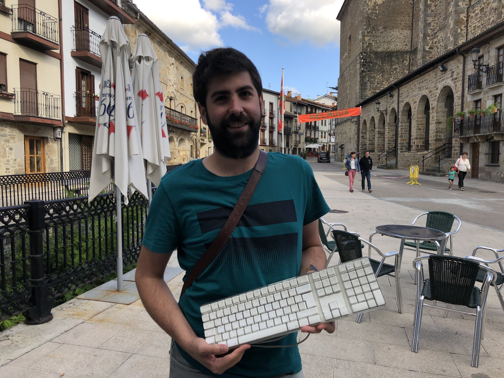 Ion Lizarazu: "Oso anitza da euskal Twitch komunitatea"