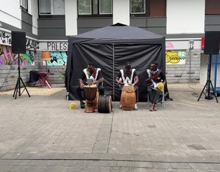 Novisi perkusio taldearen musika eta dantza ikuskizuna