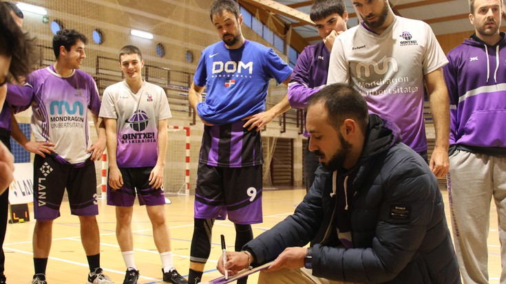 Julen Berrocalek utzi egingo dio MUren entrenatzaile izateari