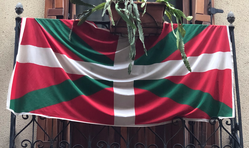 Arrasateko Udalak 100 ikurrin banatuko ditu Tourra dela-eta