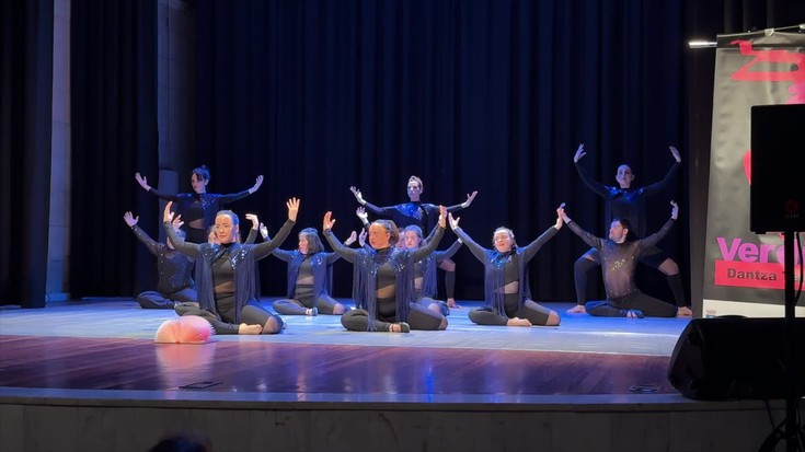 Aniztasunari ikusgarritasuna eman diote dantzan, 'Verdiniren distira' ikuskizunarekin