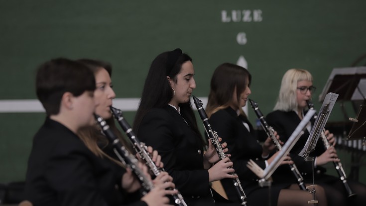 Bandaren kontzertu didaktiko eta pedagogikoa, domekan frontoian