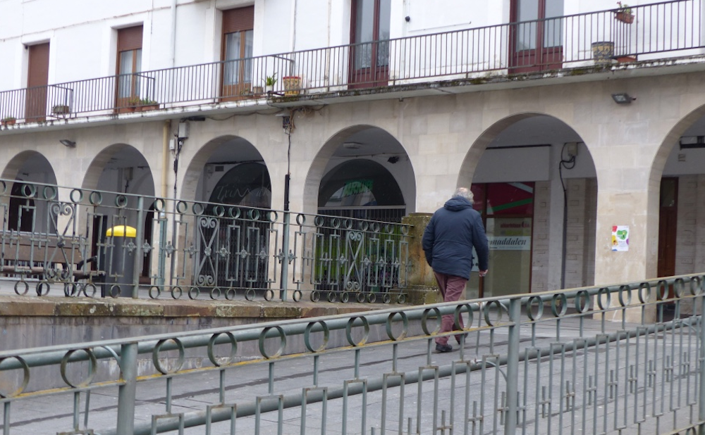 Hamabi positibo bailaran, eta Aretxabaleta, gune laranjan