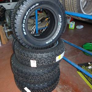 4x4 ibilgailuentzako gurpilak