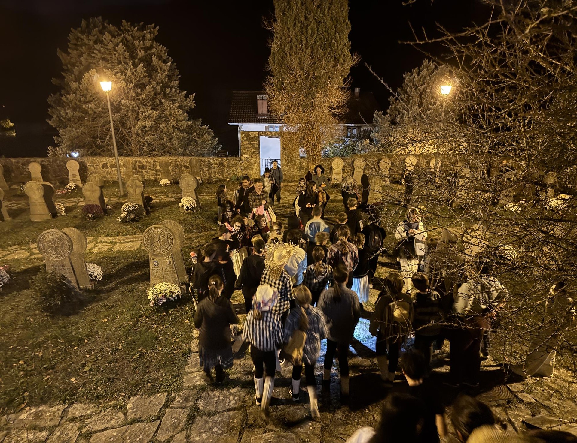 Beldurrez eta misterioz beteko dira kaleak, biharko Gau Beltzean