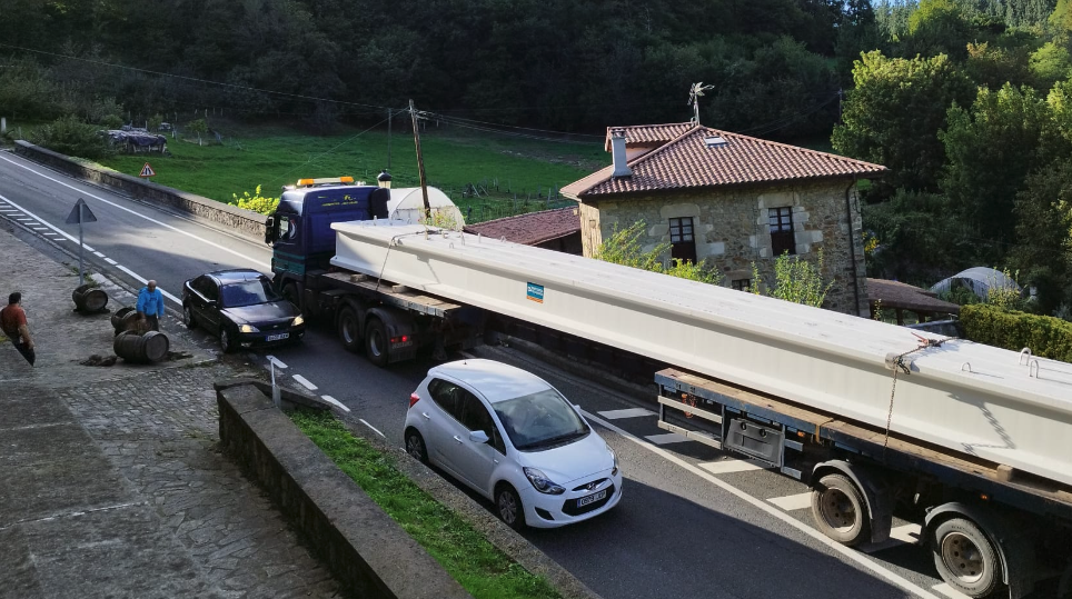 Kamioi luze bat ez aurrera eta ez atzera, Leintz Gatzagan