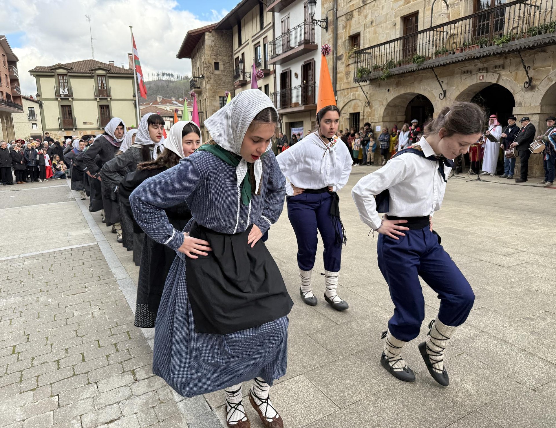 Aratusteetako zapatua dantza eta musikaz betetakoa izango da