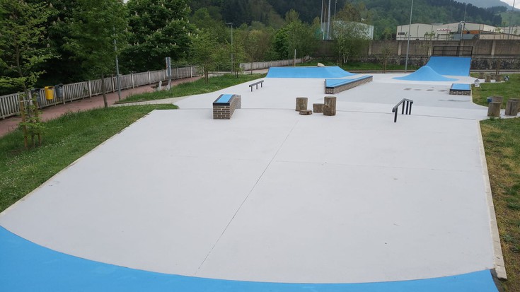 Konponketa lantxoak egin dituzte skate parkean