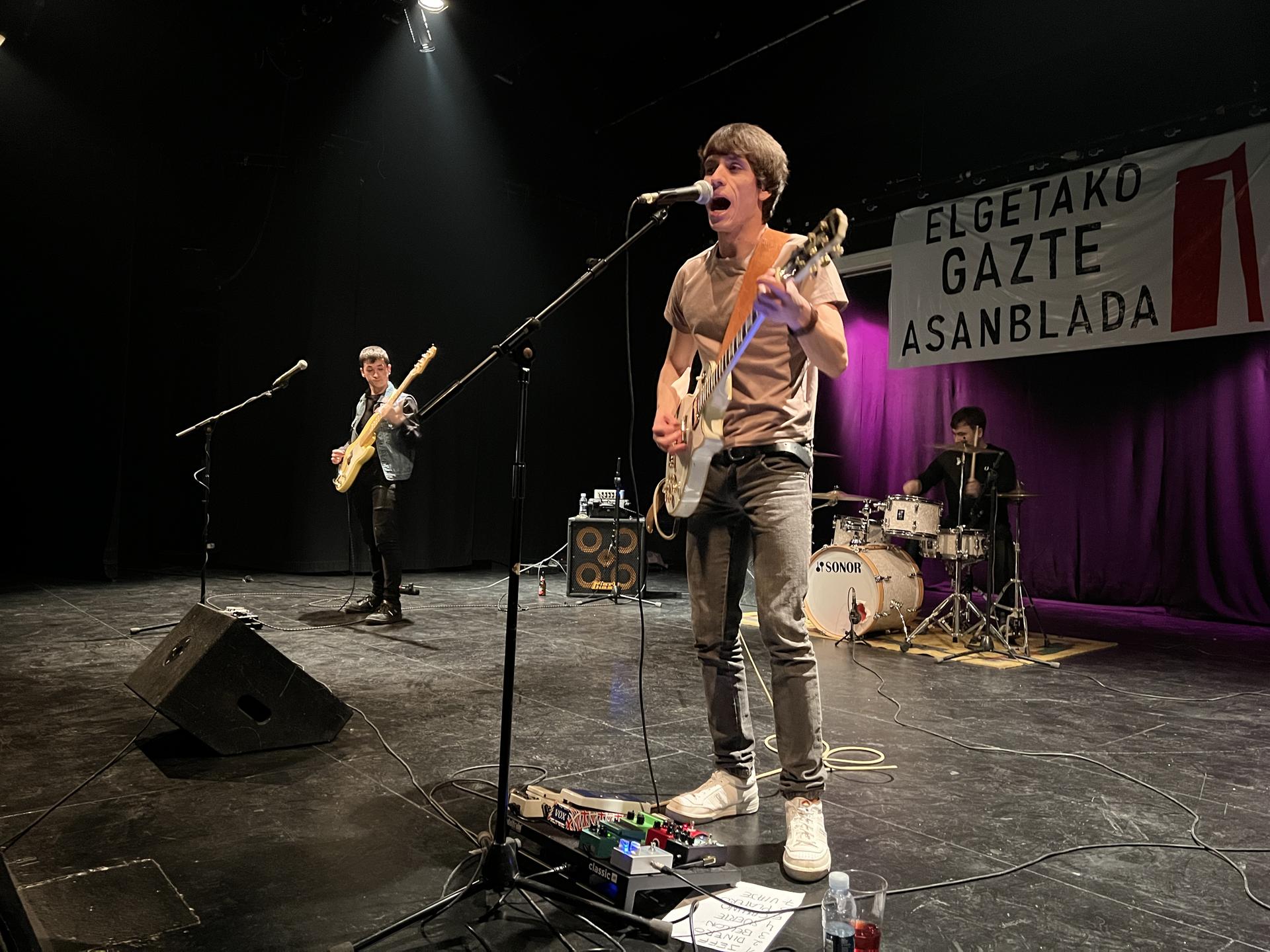 Kontzertua eta DJak gaztetxean, Eguzkierripa Rock festaren alde