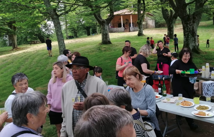 Hamaiketakoa, euskal dantzak eta erromeria izango dira Asentzion domekan