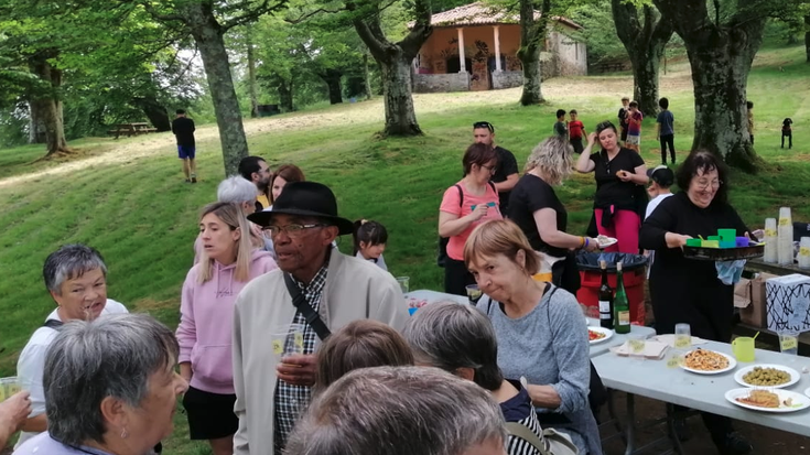 Hamaiketakoa, euskal dantzak eta erromeria izango dira Asentzion domekan