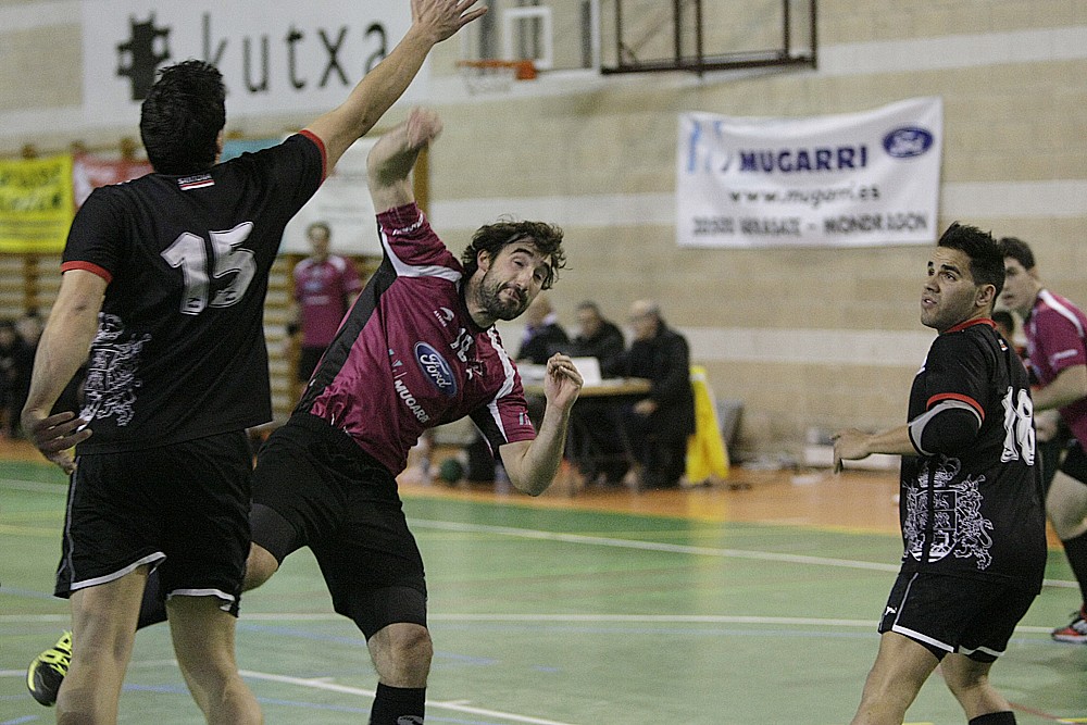 Ford Mugarrik gogoz izerditu behar izan du Santoña menderatzeko (29-22) 