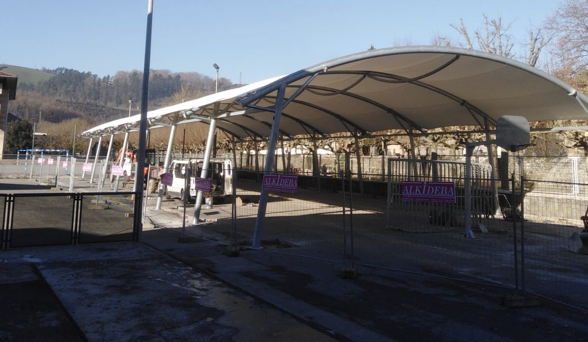 Herritarren erabilerarako estalitako gune berria, San Martin eskolako patioan