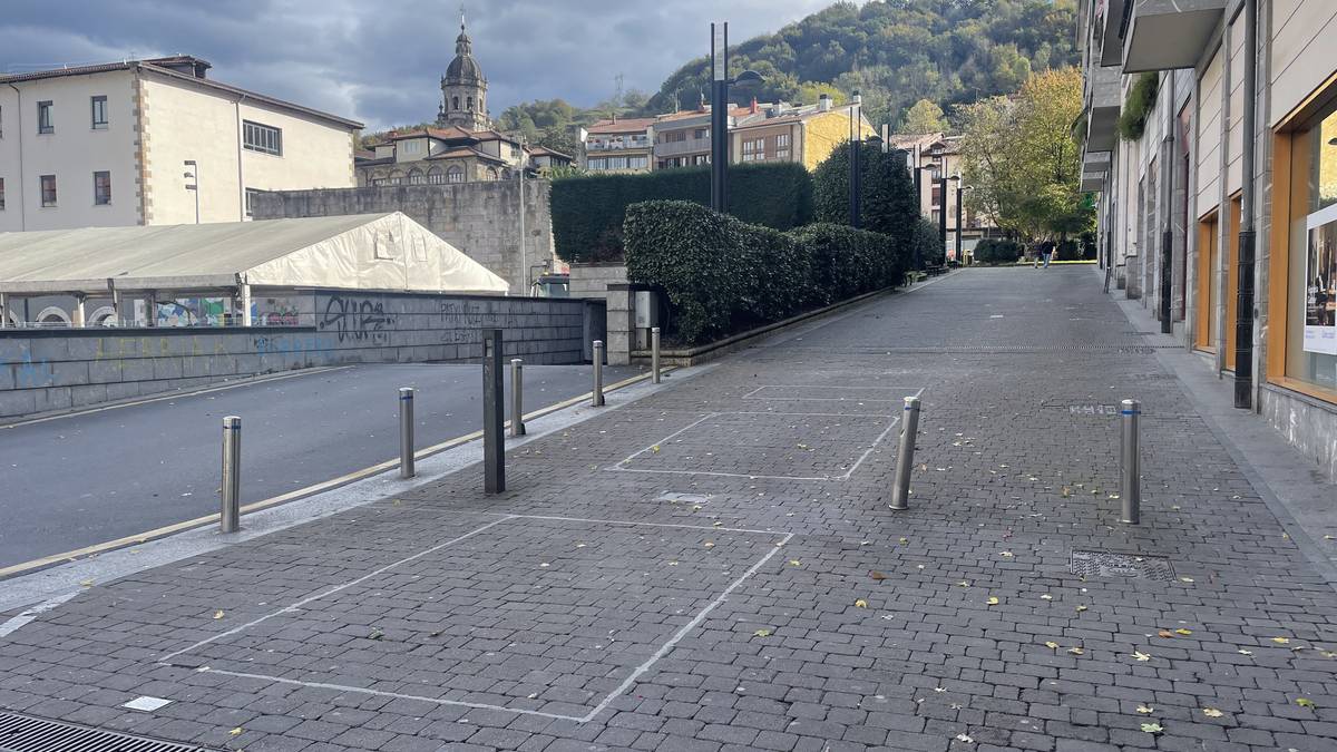 Novedadeseko etxebizitzetako garajeetarako sarrera berraztertzeko eskatu du EAJk