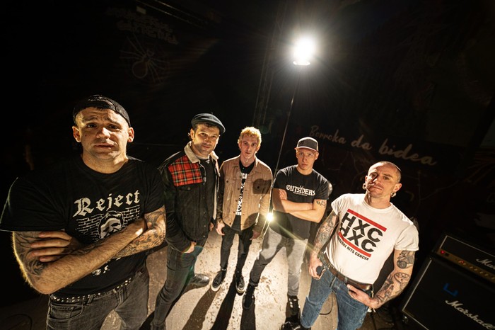 "Amorrutik eta etsipenetik idatzitako" Garratz taldearen kantu berriak, sarean