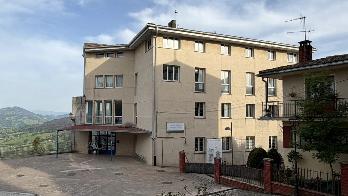 Elgetako jeltzaleen iritziz EH Bildu "alarmismoa eta frustrazioa" sortzen ari da eskolako jantokiaren proiektuarekin