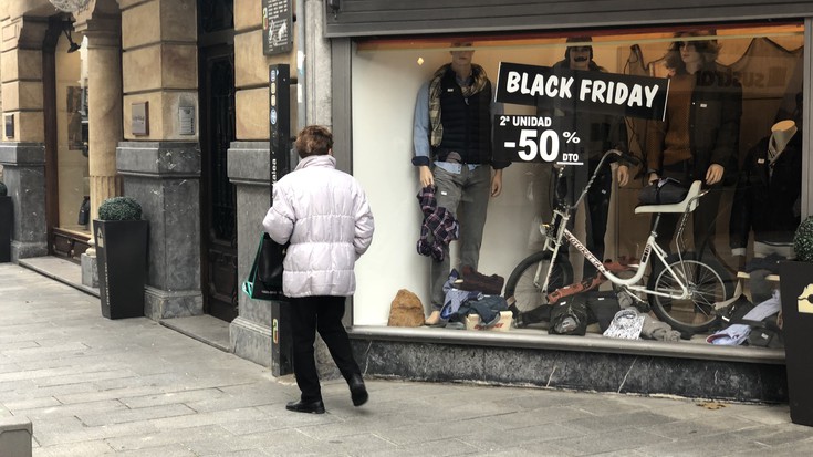 'Black friday' egunaz, jarrera kontrajarriak dendarien artean