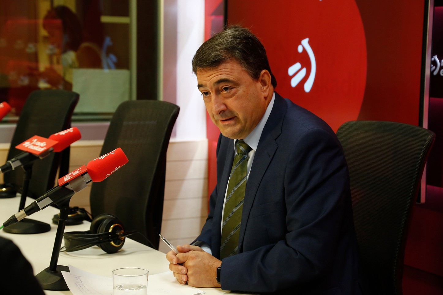 Aitor Estebanek aitortu du “baikor” dagoela Legealdiaren etorkizunari dagokionez, baina Sánchezi gogoratu dio EAJ-PNVrekin hitzartutako akordioak betetzeke dituela oraindik
